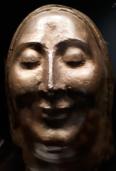 Bronzemaske